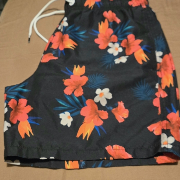 Hollister Red and Black Swim Trunks Bold Design (1) - Picture 3 of 5